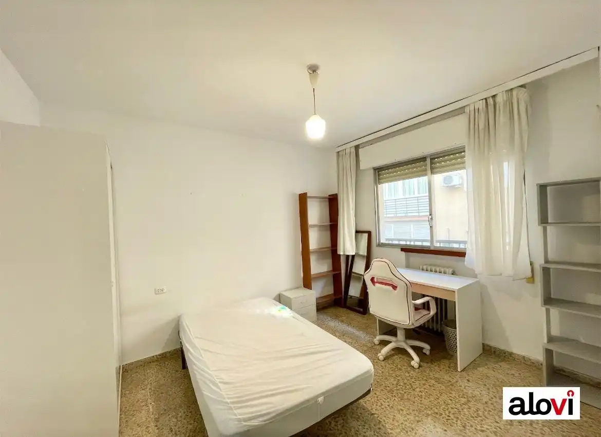Schlafzimmer von Wohnung zur Miete in Granada mit Terrasse, Möbliert und Balkon