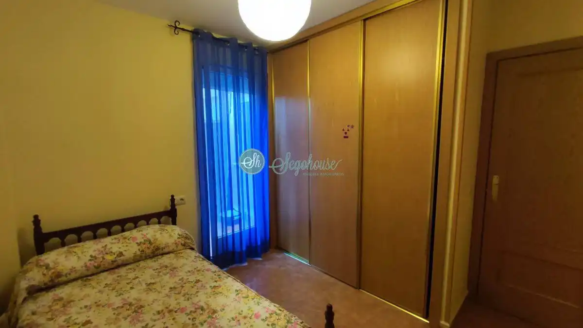 Habitación de Piso en venta en Hontanares de Eresma con Calefacción, Terraza y Amueblado