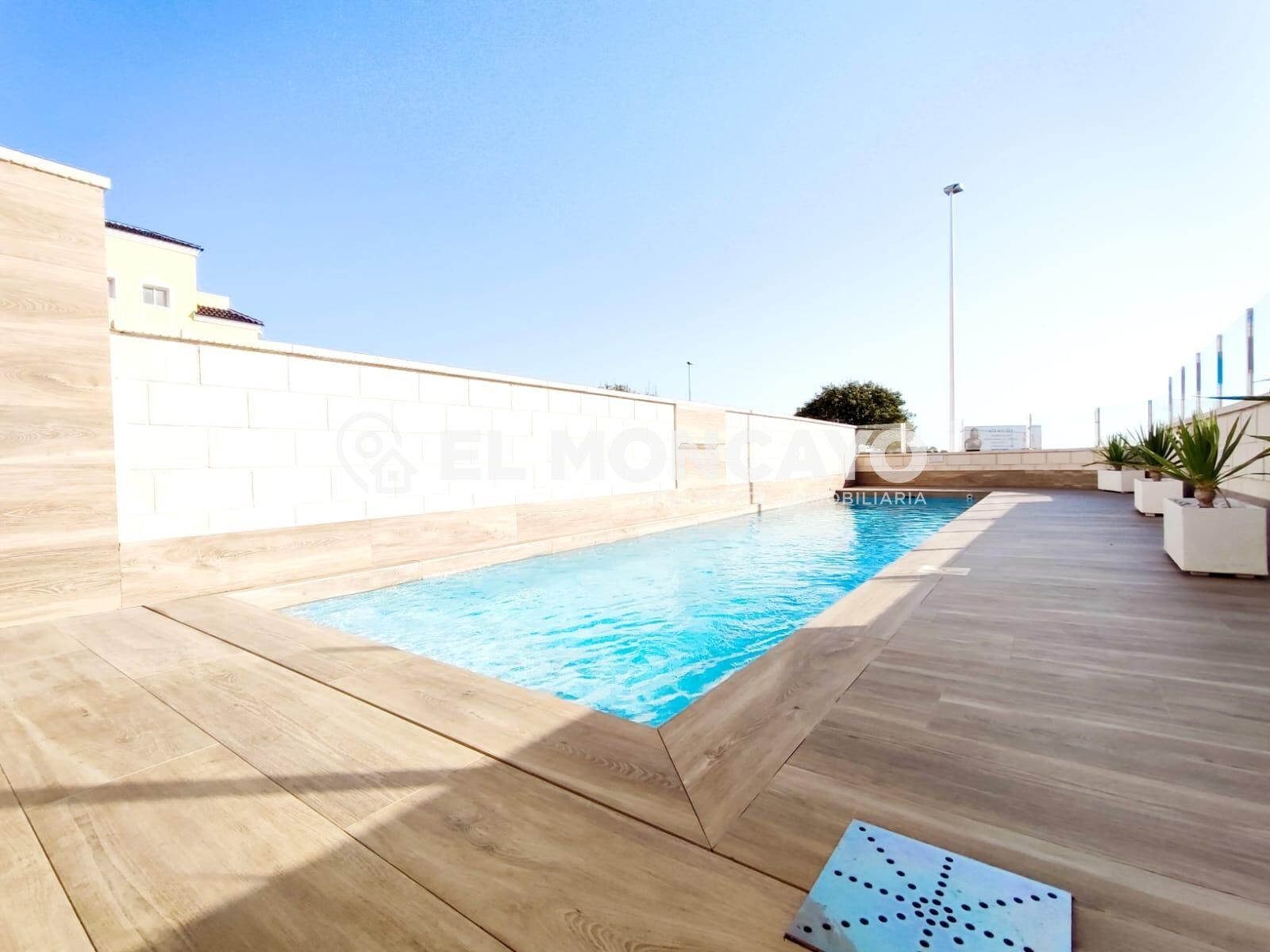 Piscina de Casa adosada en venda en Guardamar del Segura amb Aire condicionat, Calefacció i Terrassa