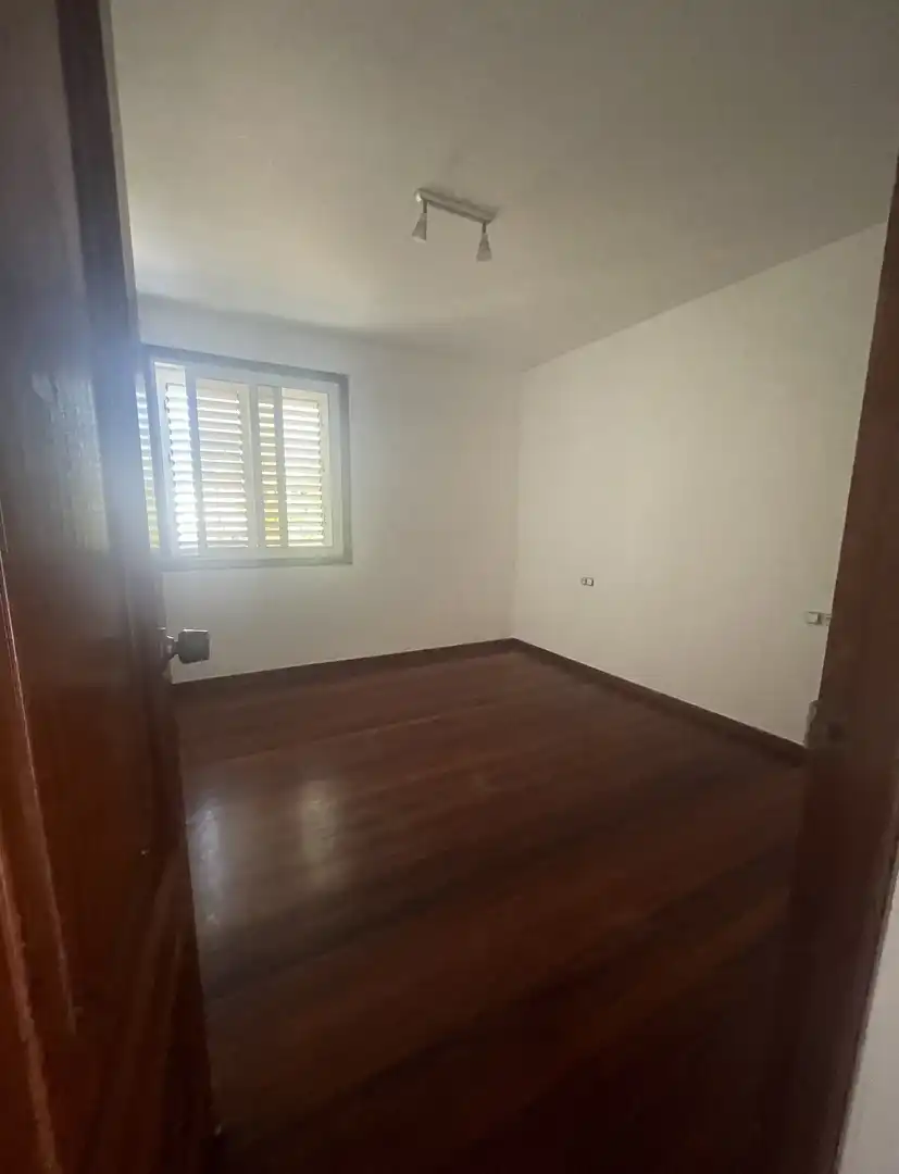 Schlafzimmer von Wohnung zur Miete in Vigo  mit Ofen