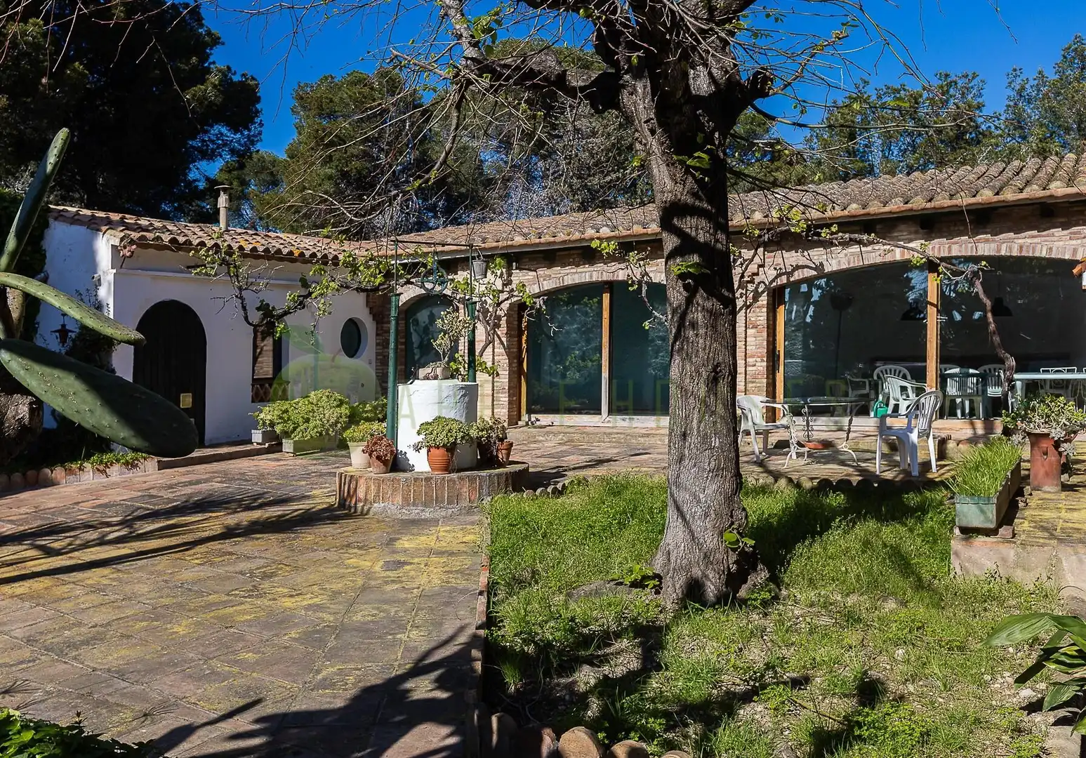 Vista exterior de Casa o chalet en venta en Vilanova i la Geltrú con Aire acondicionado, Calefacción y Jardín privado