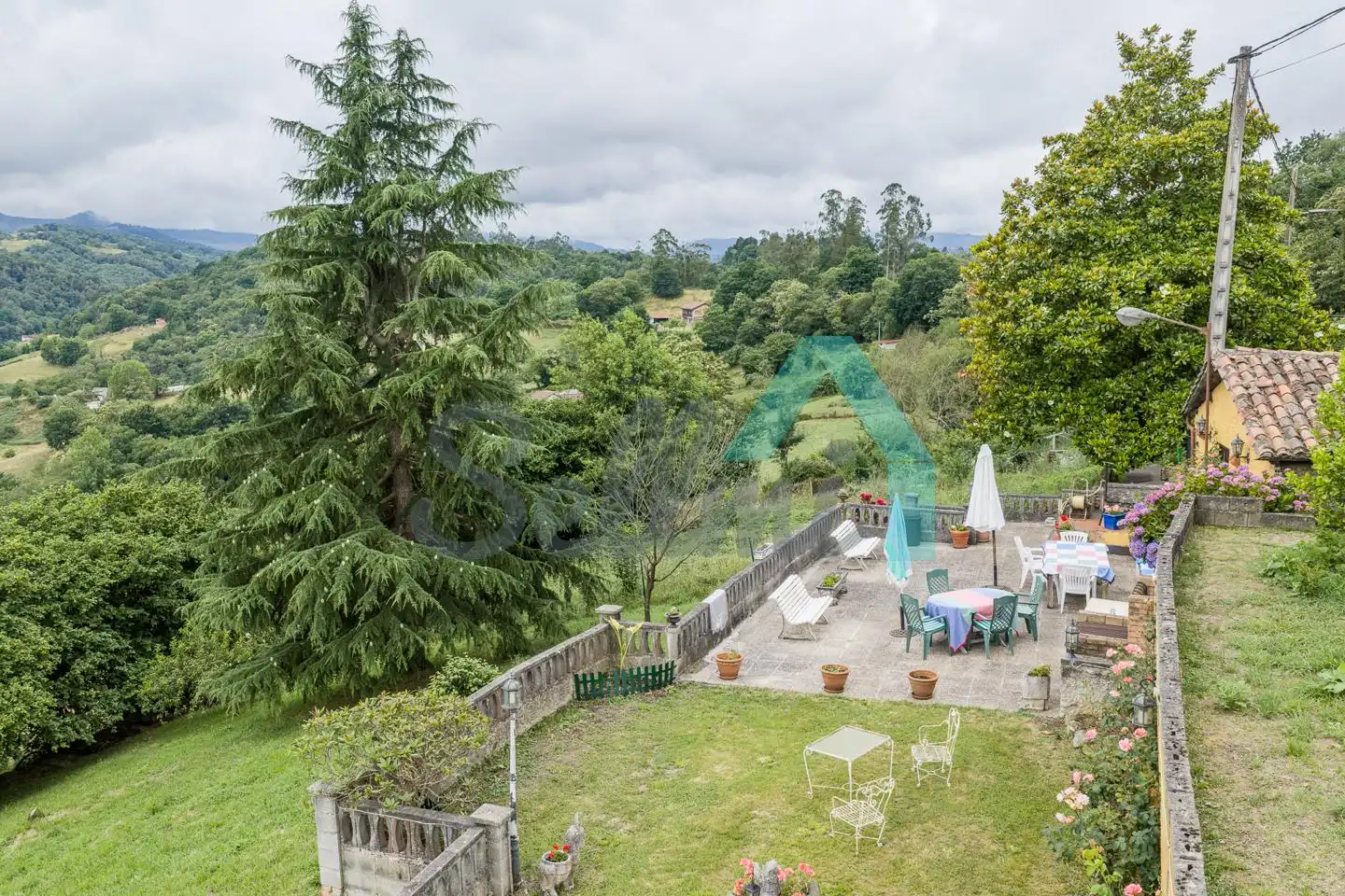Jardí de Casa adosada en venda en Langreo amb Calefacció, Jardí privat i Parquet