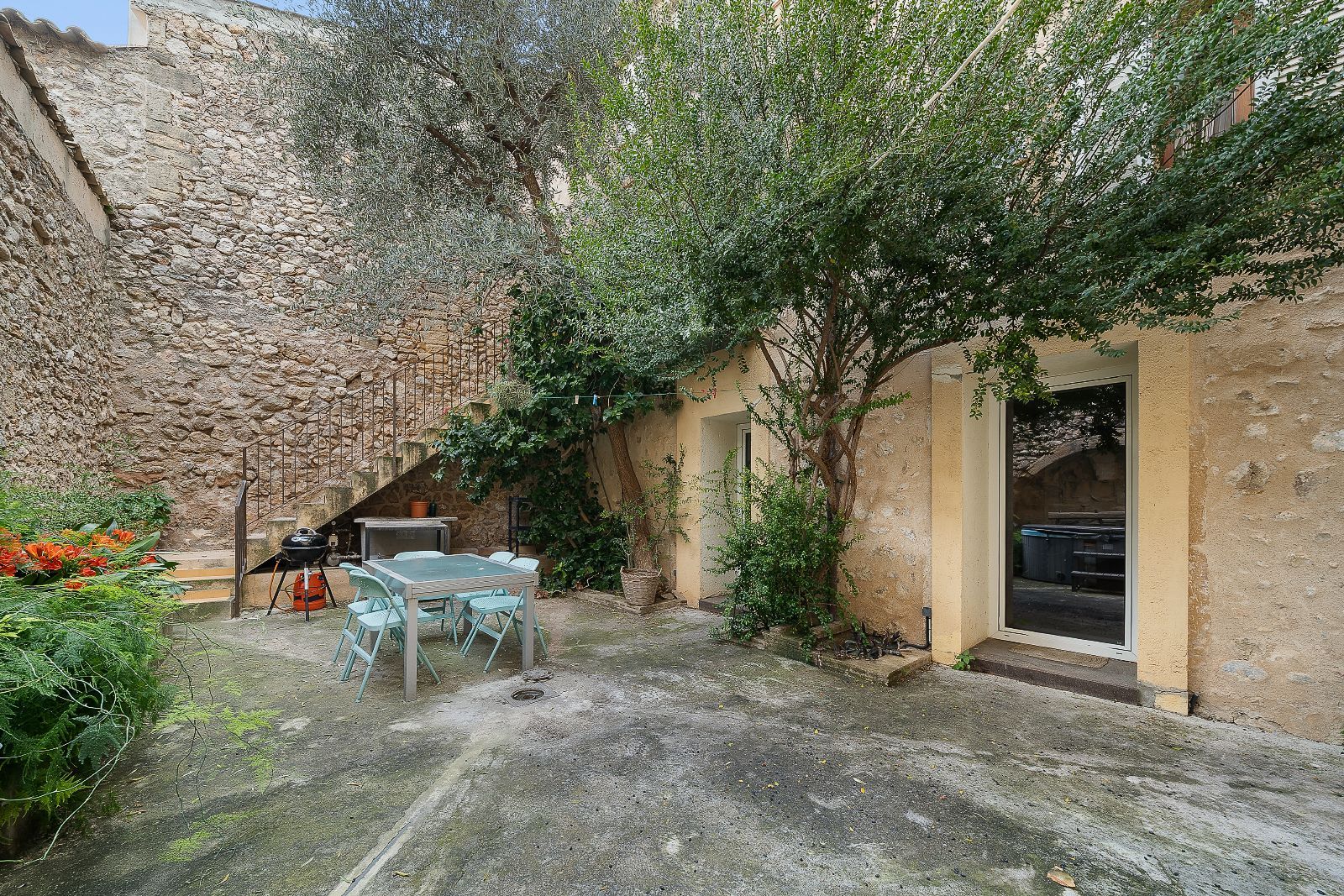 Garten von Einfamilien-Reihenhaus zum Verkauf in Pollença mit Klimaanlage, Heizung und Terrasse