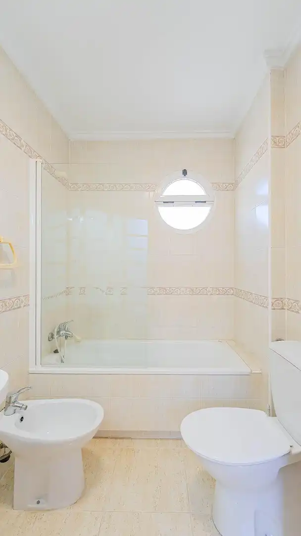 Baño de Dúplex en venta en Torrevieja con Aire acondicionado, Jardín privado y Trastero