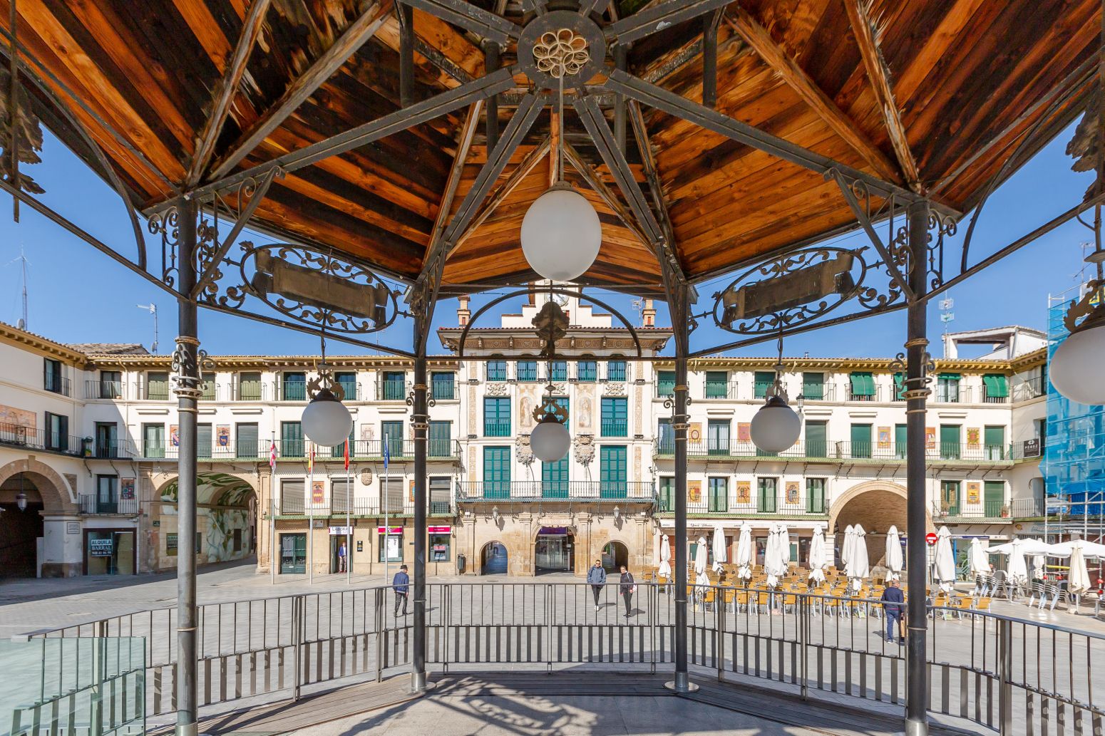 Vista exterior de Casa adosada en venda en Tudela amb Calefacció, Parquet i Terrassa