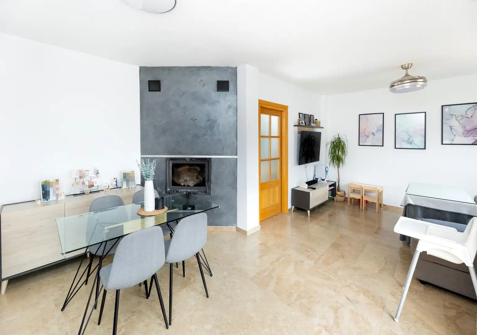 Sala de estar de Casa adosada en venta en Atarfe con Terraza, Alarma y Piscina comunitaria