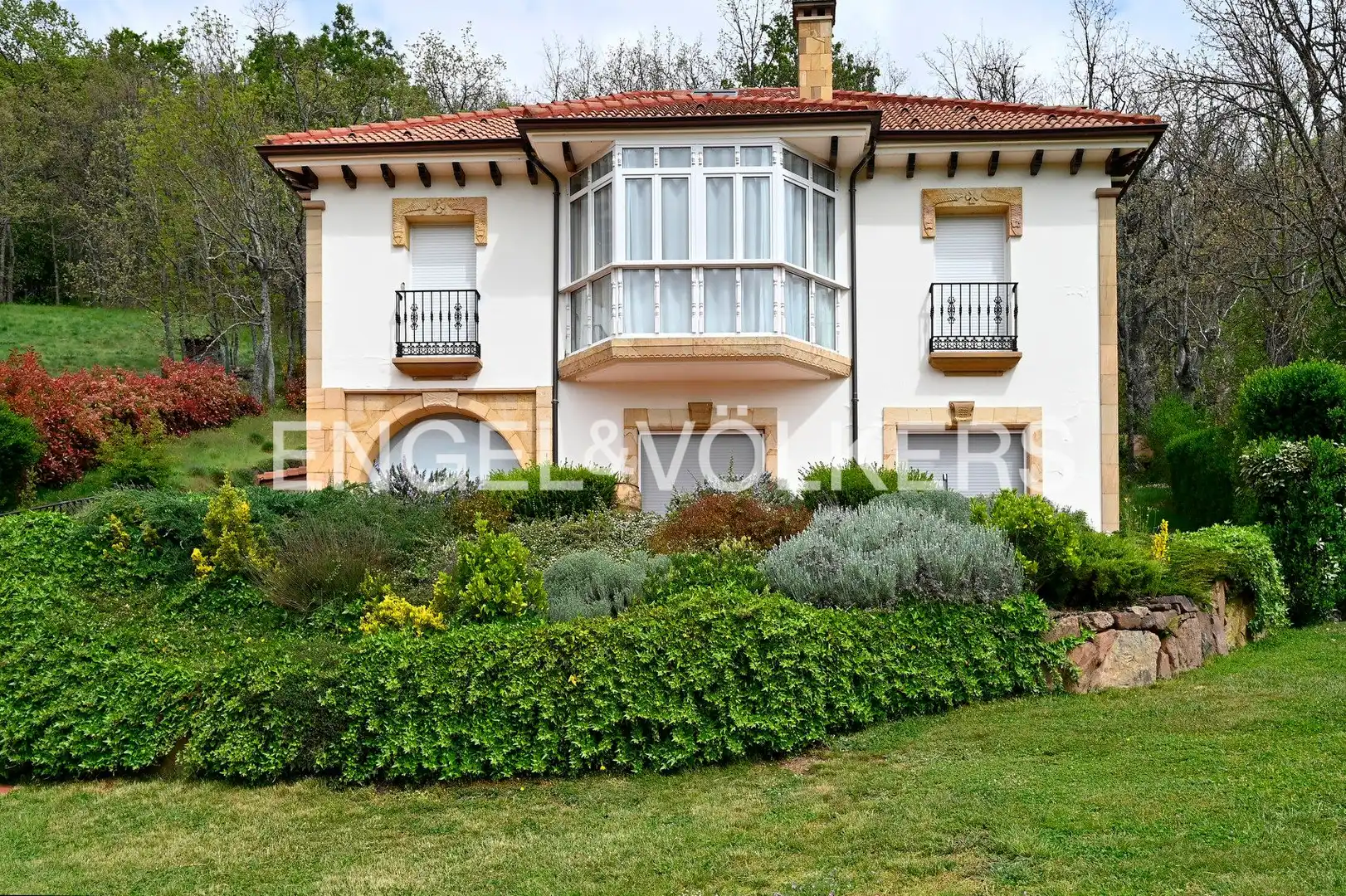Vista exterior de Casa o xalet en venda en Reinosa amb Aire condicionat, Calefacció i Jardí privat