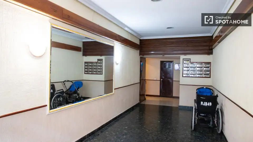 Flat for share in Madrid  with Air Conditioner, Heating and Terrace