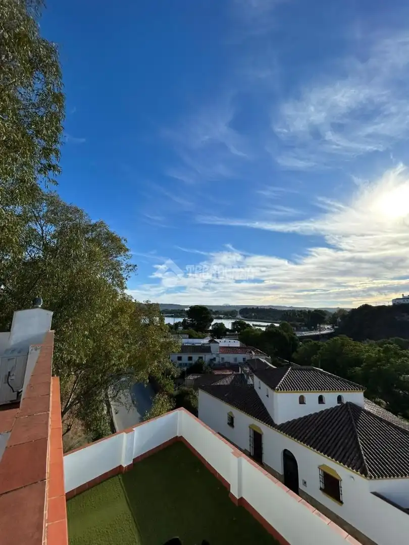 Vista exterior de Pis en venda en Arcos de la Frontera amb Aire condicionat