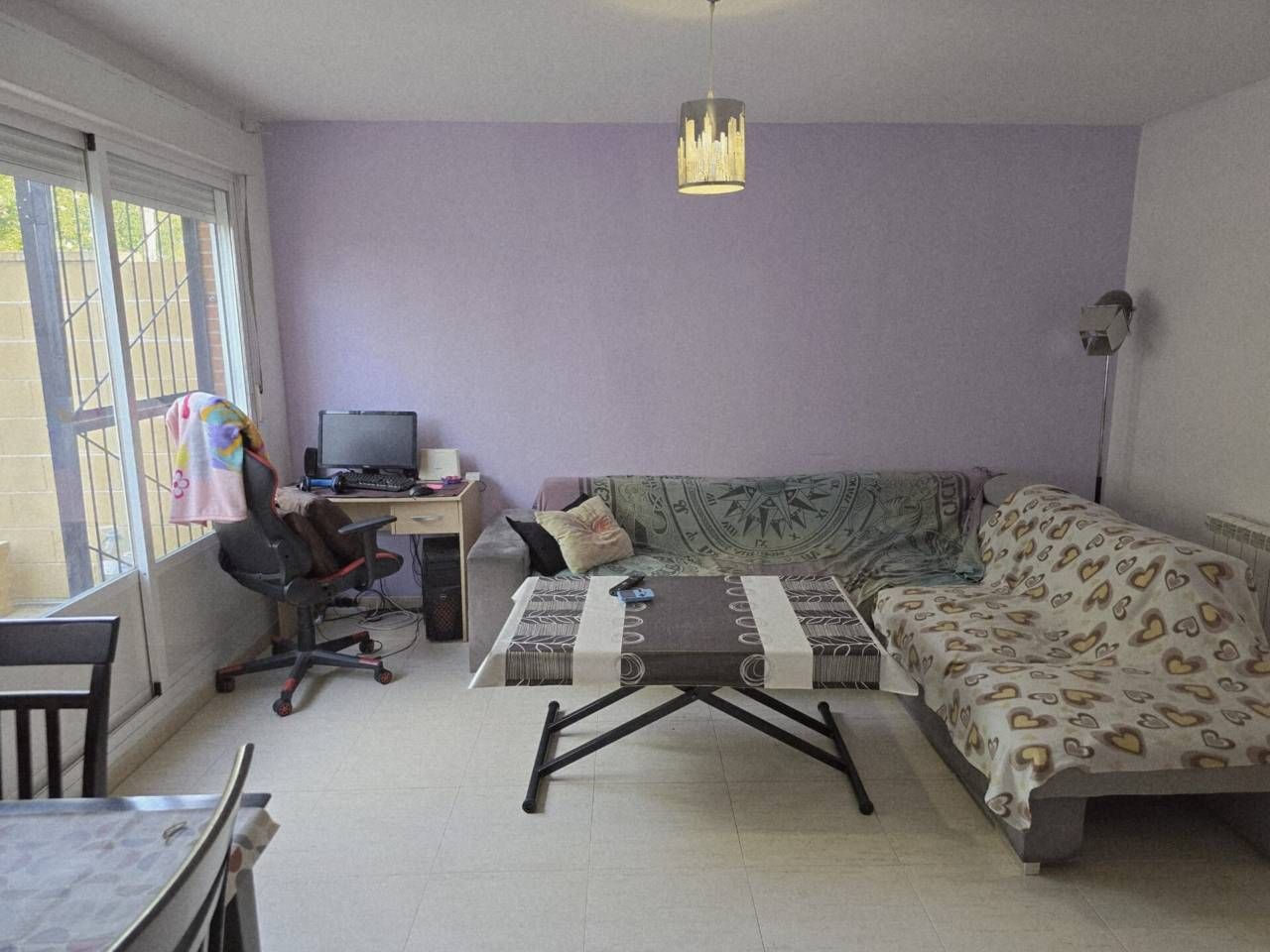Sala d'estar de Casa adosada en venda en Pioz amb Calefacció i Jardí privat