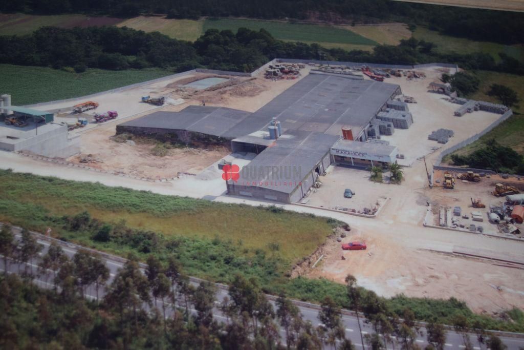 Vista exterior de Nau industrial en venda en Vimianzo