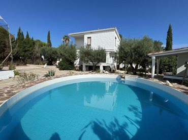 Xalet amb piscina en venda a Calle pal.las 1