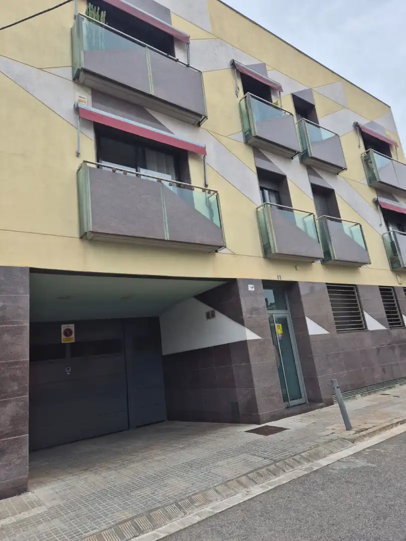 Individual with lift for sale in Carrer de Lleó 11, imagen 2