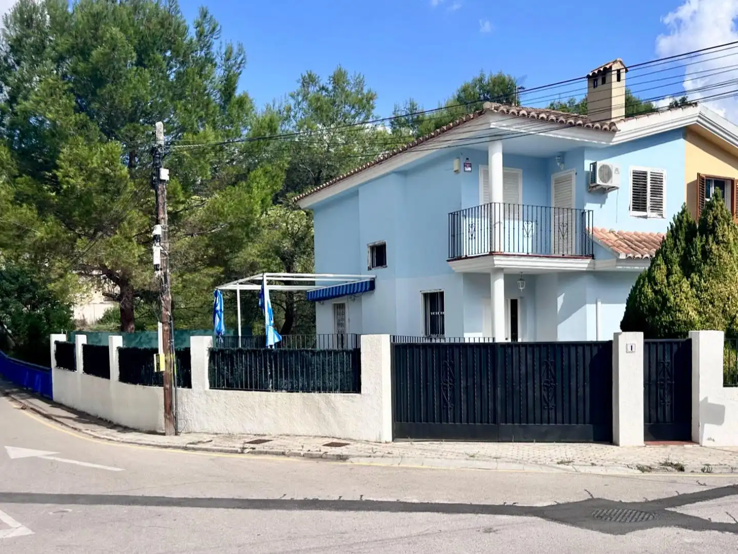 Vista exterior de Casa adosada en venda en Gilet amb Terrassa, Piscina i Balcó
