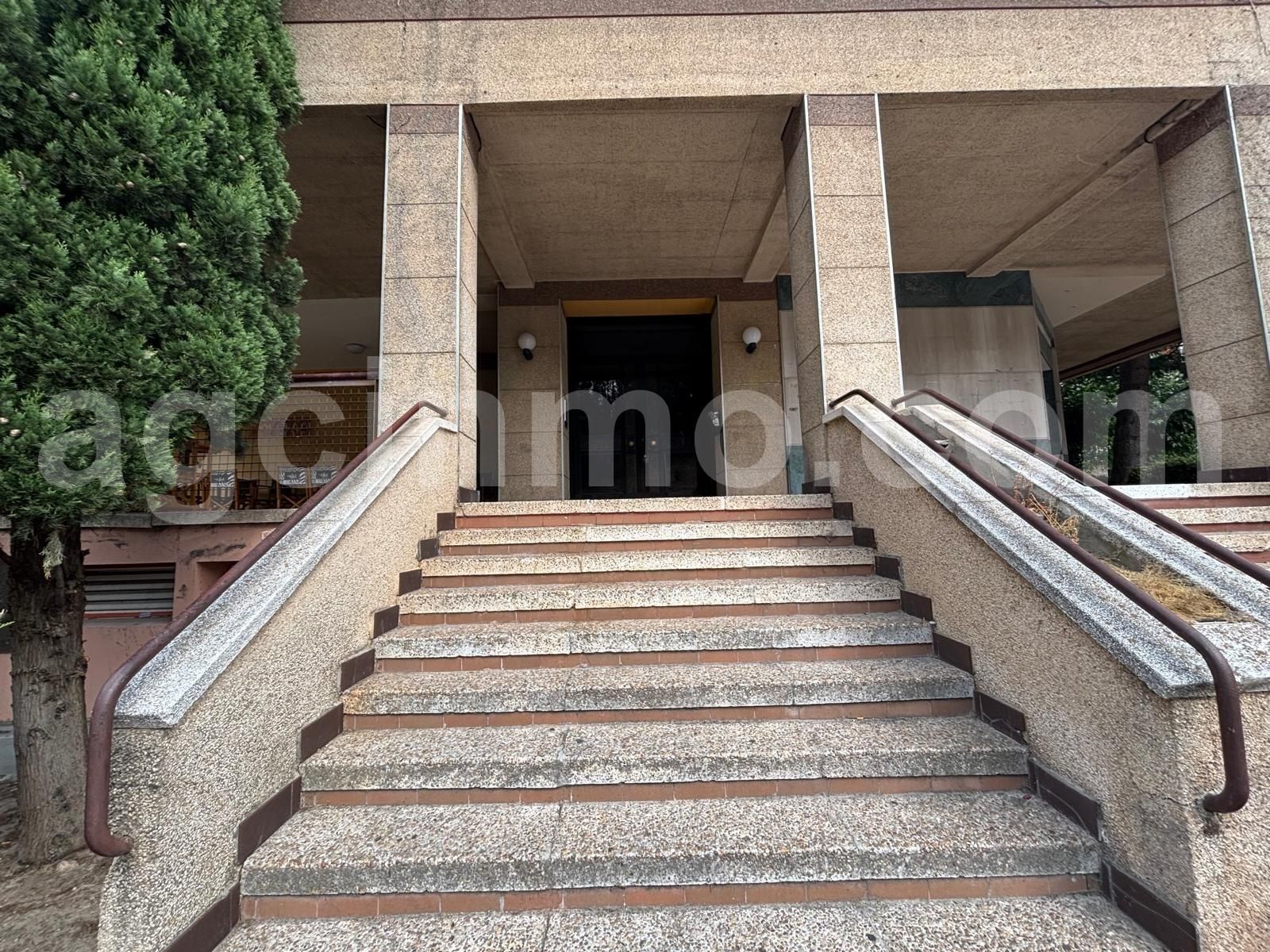 Exterior view of Flat for sale in Valladolid Capital  with Terrace, Storage room and Furnished