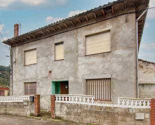 Vista exterior de Casa o xalet en venda en San Felices de Buelna