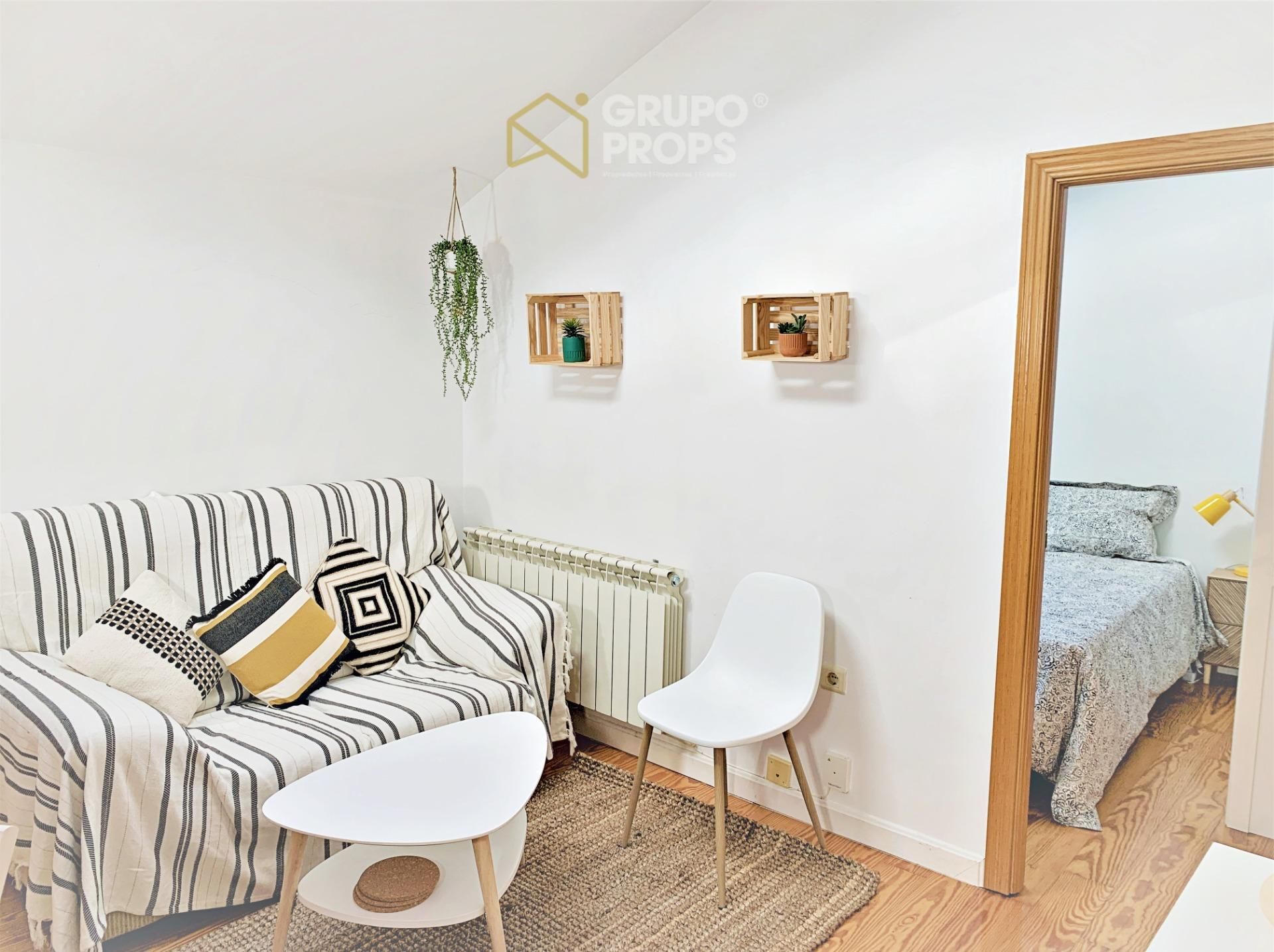 Living room of Flat to rent in  Madrid Capital  with Air Conditioner, Heating and Storage room