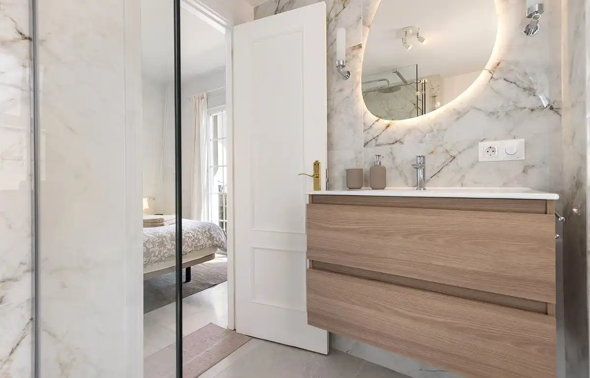 Baño de Apartamento en venta en Torremolinos con Aire acondicionado, Amueblado y Piscina comunitaria