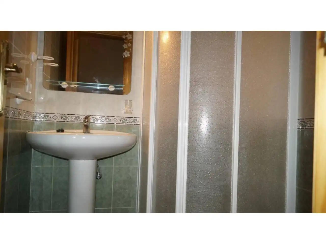 Bathroom of Apartments for sale in Zuheros  with Furnished