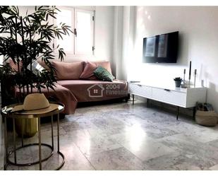 Sala d'estar de Apartament de lloguer en Finestrat amb Aire condicionat, Jardí privat i Moblat