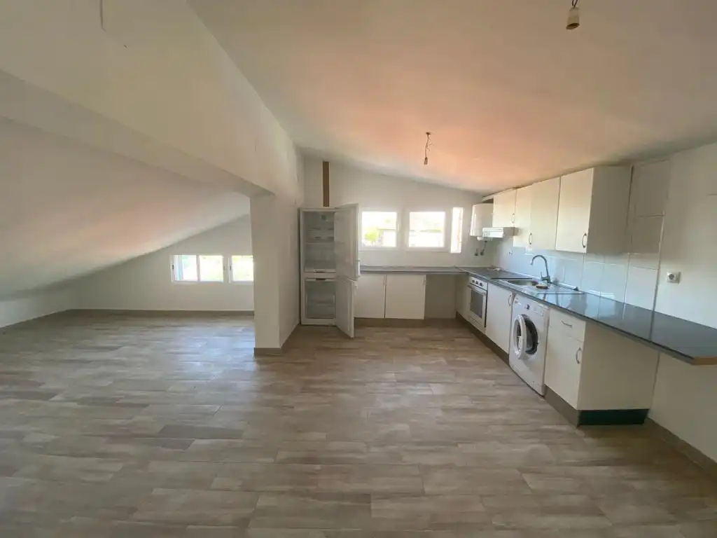 Cuina de Casa o xalet en venda en Casarrubios del Monte amb Jardí privat, Piscina i Moblat