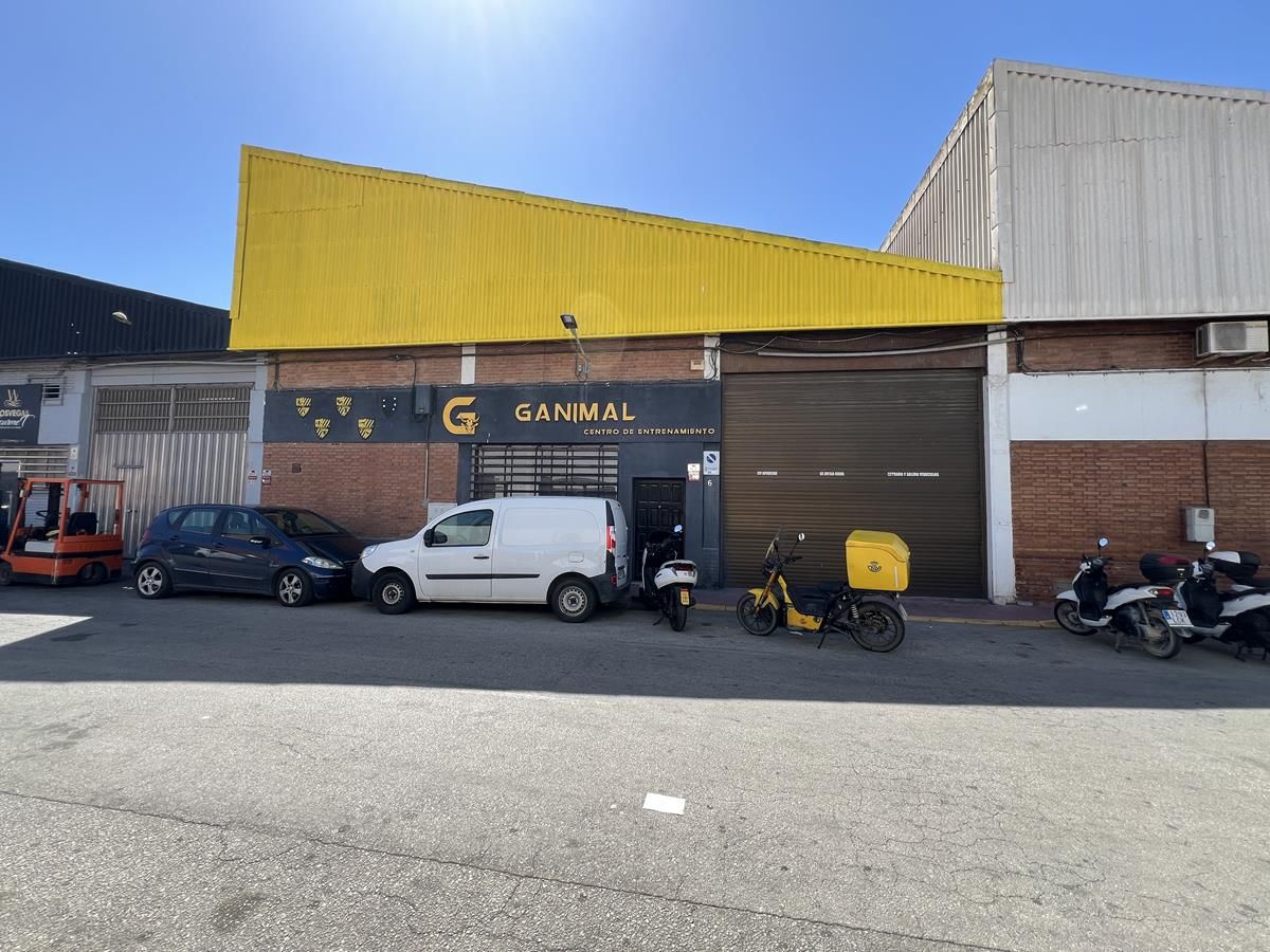 Vista exterior de Nave industrial en venta en Málaga Capital