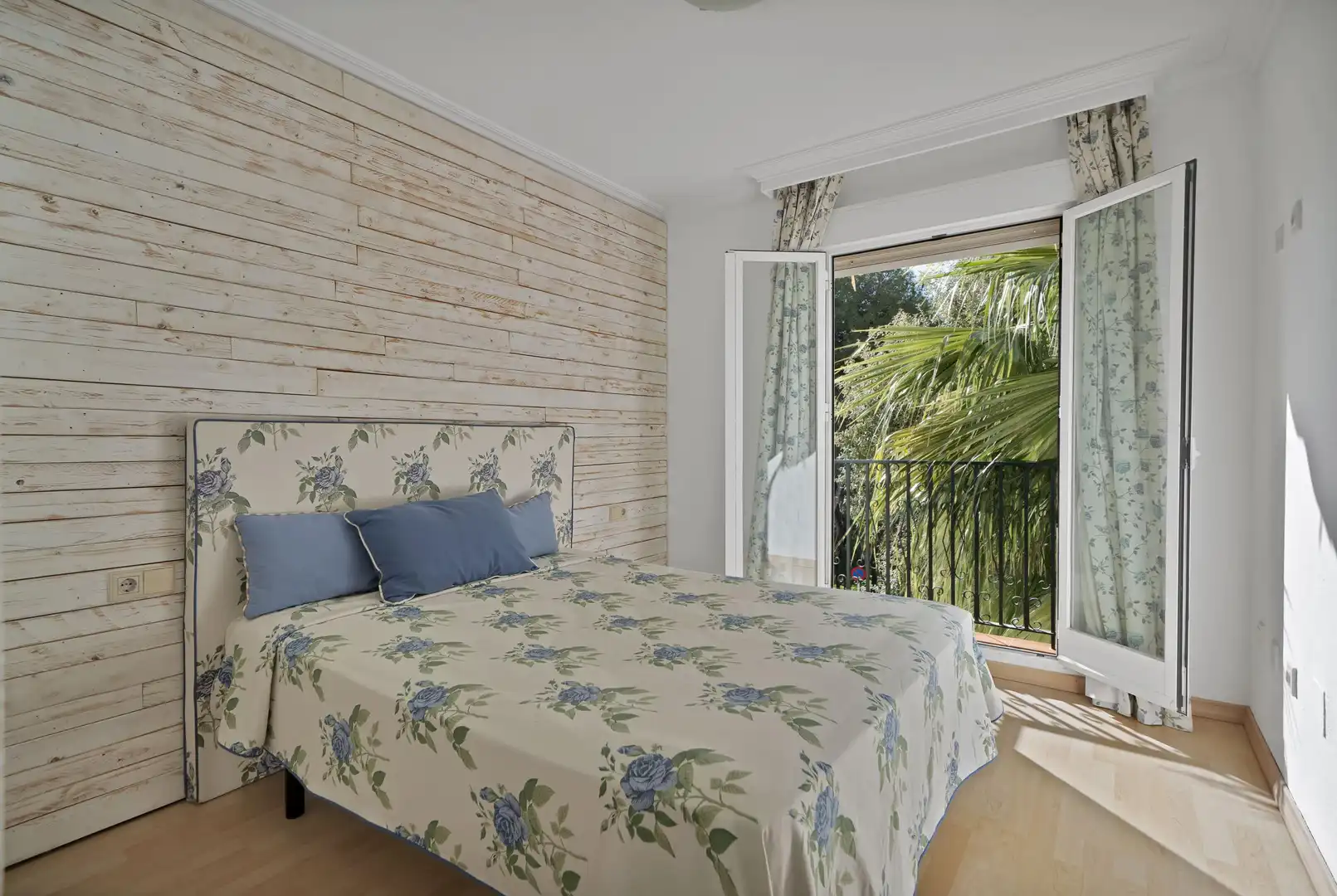 Habitación de Apartamento en venta en Marbella con Aire acondicionado, Calefacción y Jardín privado