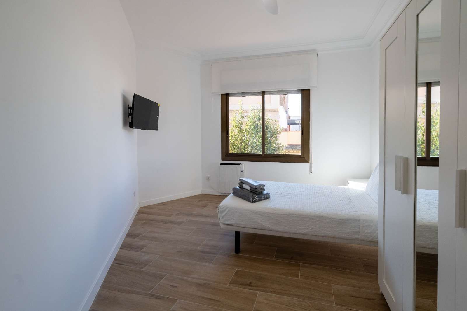 Dormitori de Pis per a compartir en Badalona amb Aire condicionat, Calefacció i Terrassa