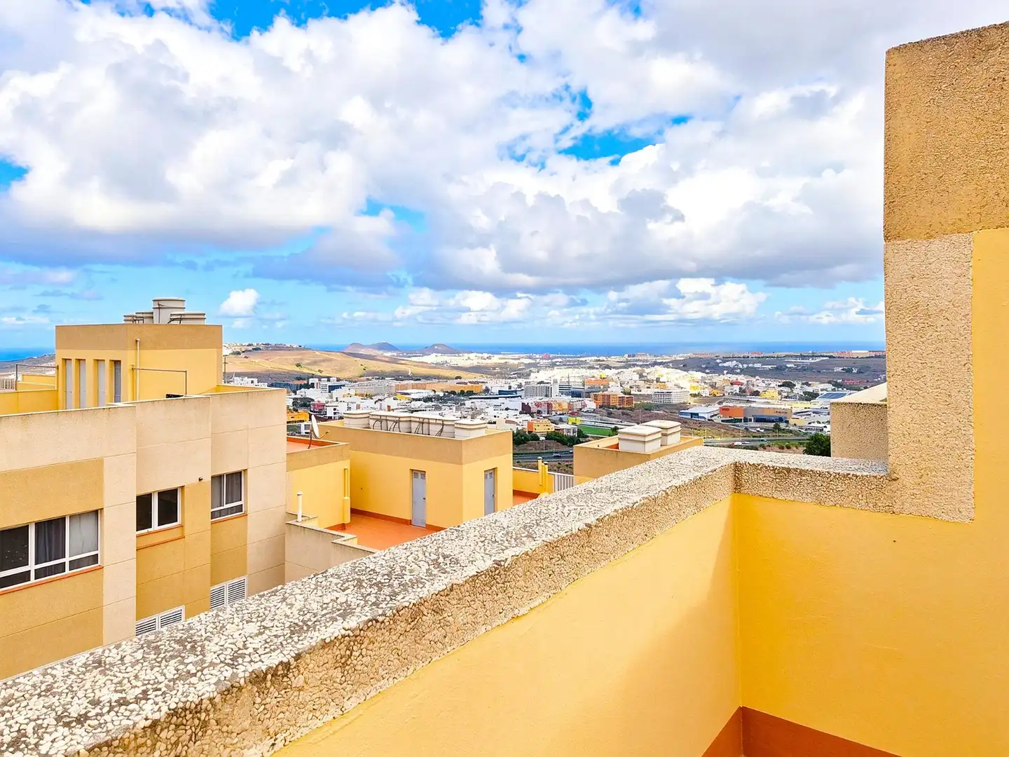 Vista exterior de Piso en venta en Las Palmas de Gran Canaria con Terraza y Trastero
