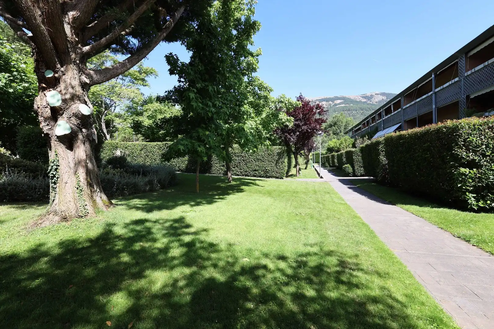Jardín de Dúplex en venta en San Lorenzo de El Escorial con Calefacción, Terraza y Piscina comunitaria