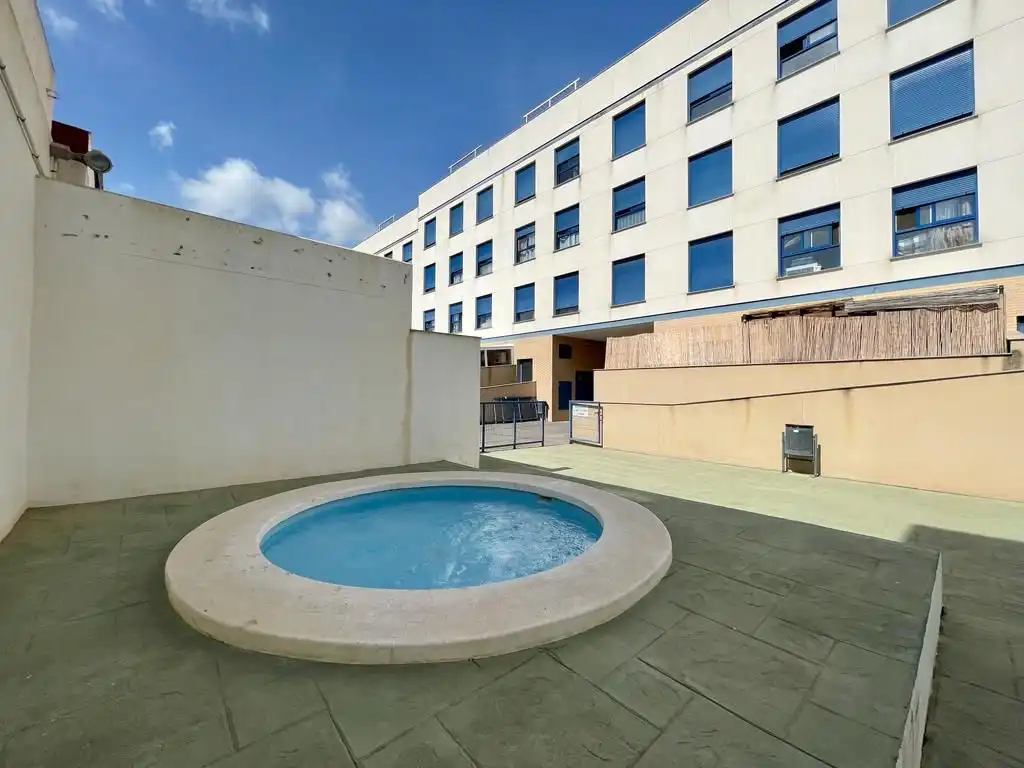 Swimming pool of Flat for sale in Vila-real  with Air Conditioner, Heating and Storage room