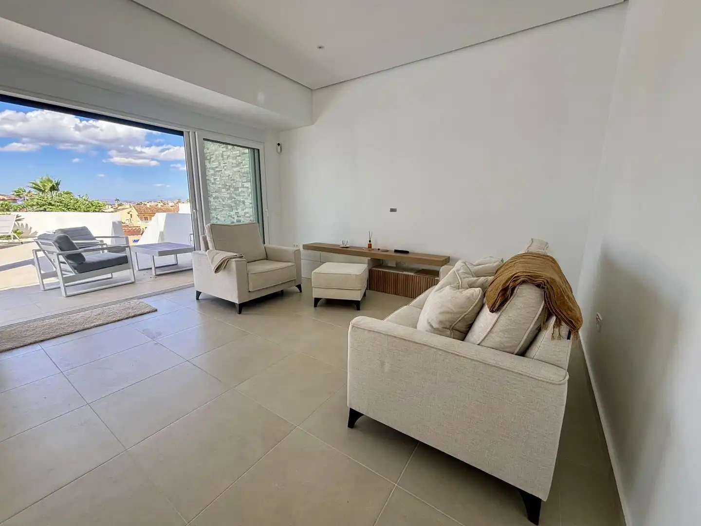 Sala d'estar de Casa o xalet en venda en Rojales amb Jardí privat, Terrassa i Piscina