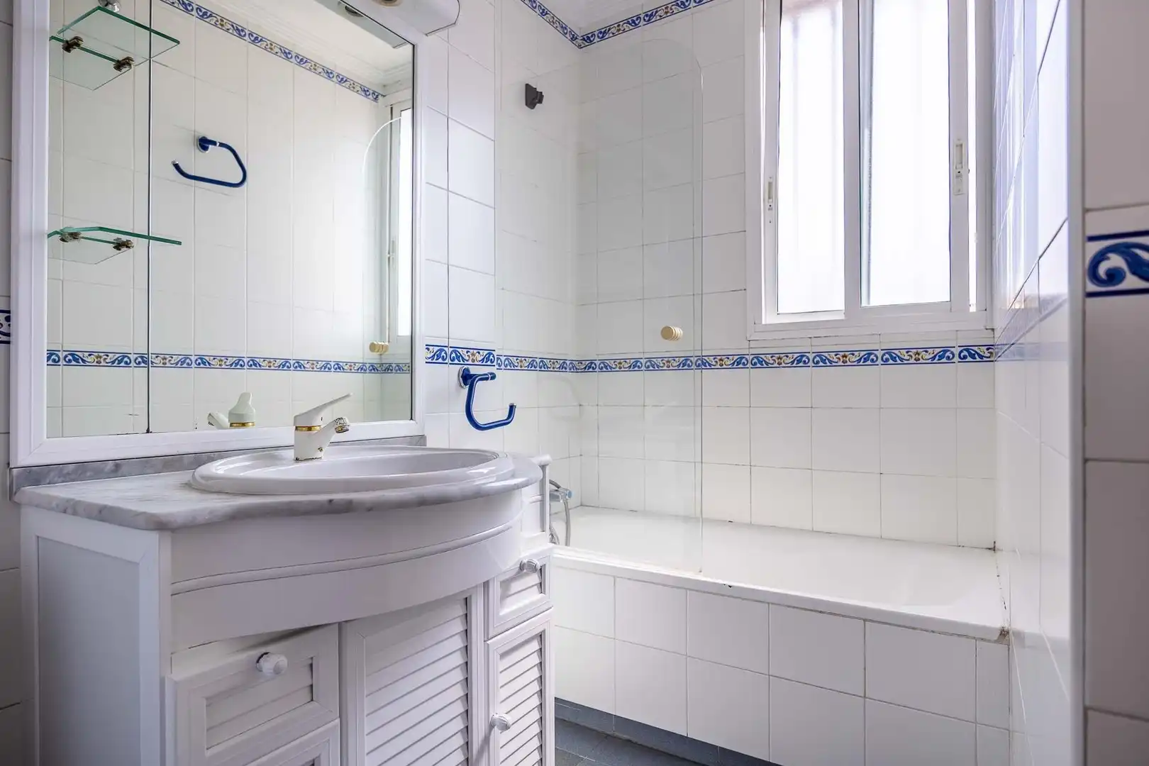 Baño de Piso en venta en Sevilla con Aire acondicionado, Amueblado y Balcón