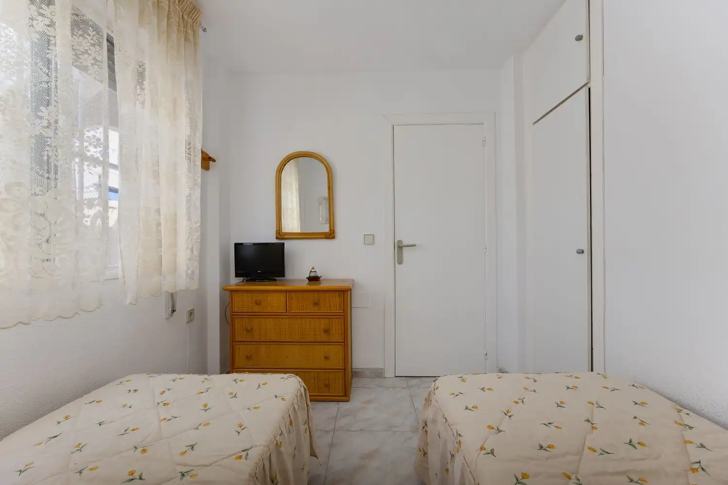 Dormitori de Casa adosada en venda en Torrevieja amb Terrassa, Moblat i Piscina comunitària