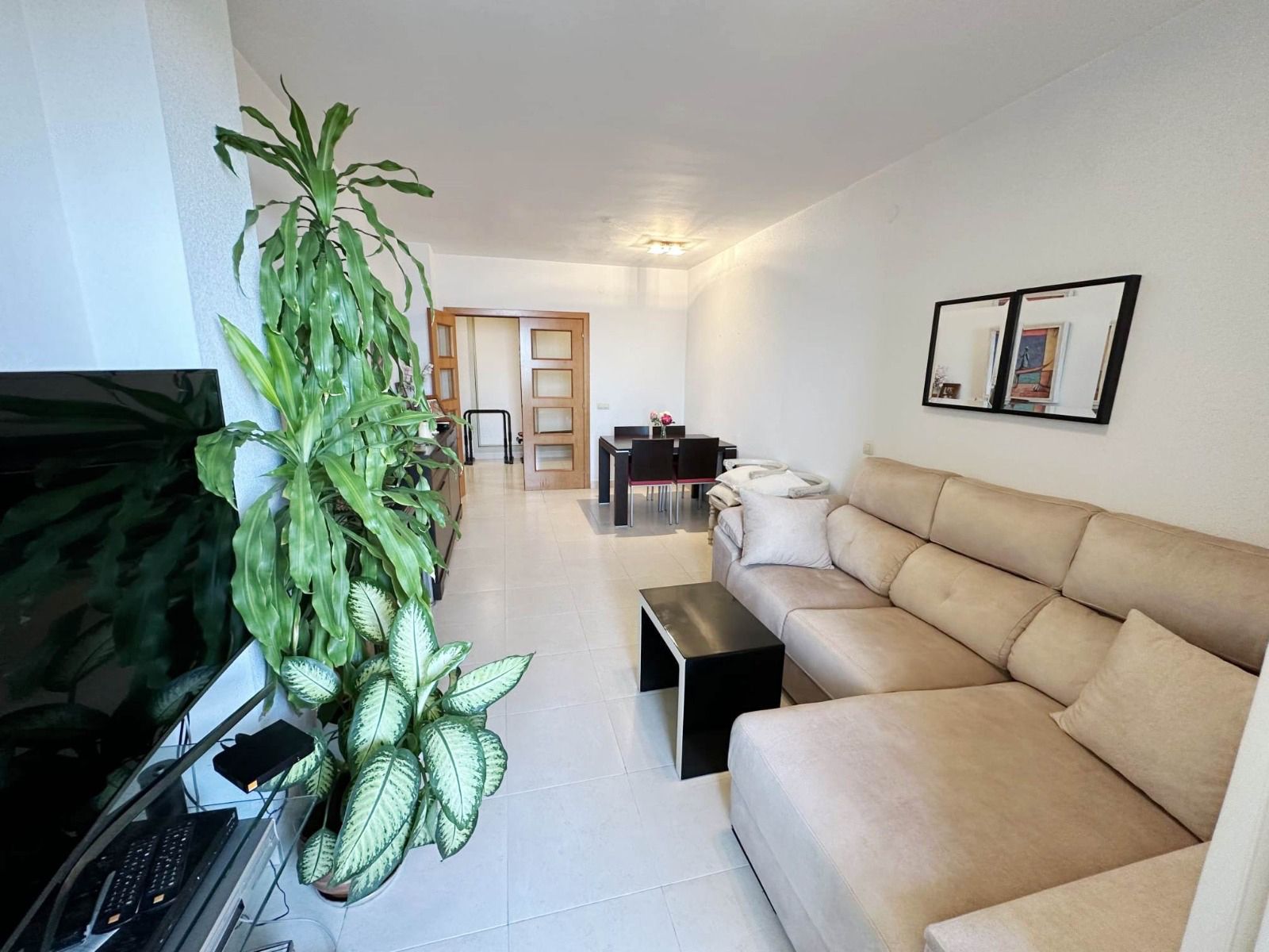 Sala de estar de Piso en venta en Benalmádena con Calefacción, Terraza y Piscina comunitaria