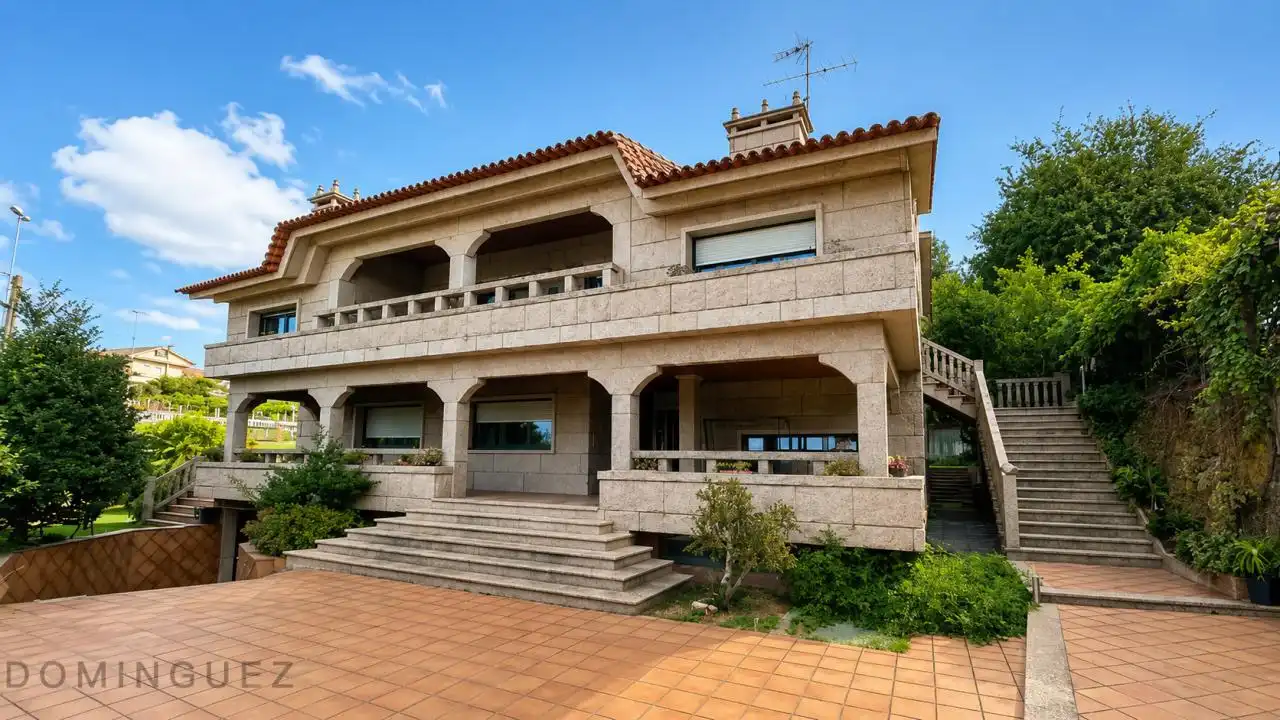 Vista exterior de Casa o chalet en venta en Vigo  con Calefacción, Jardín privado y Parquet