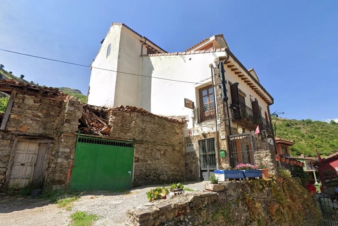 Exterior view of House or chalet for sale in Crémenes