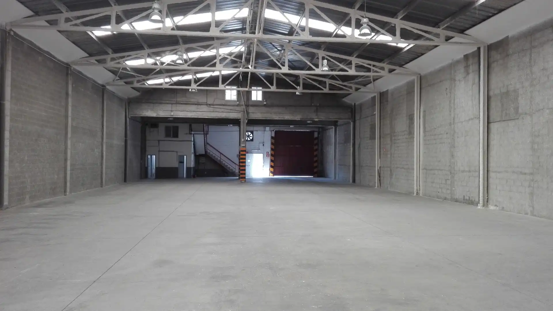 Fabrikhallen zur Miete in Sant Boi de Llobregat mit Heizung und Alarm