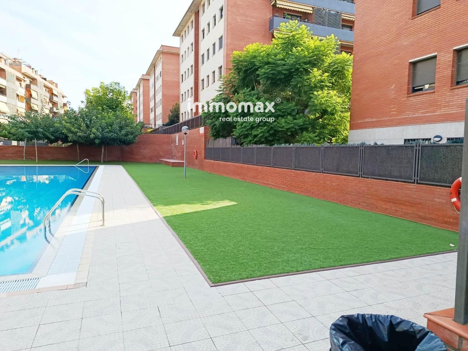 Piscina de Pis en venda en Sant Feliu de Llobregat amb Aire condicionat, Calefacció i Terrassa