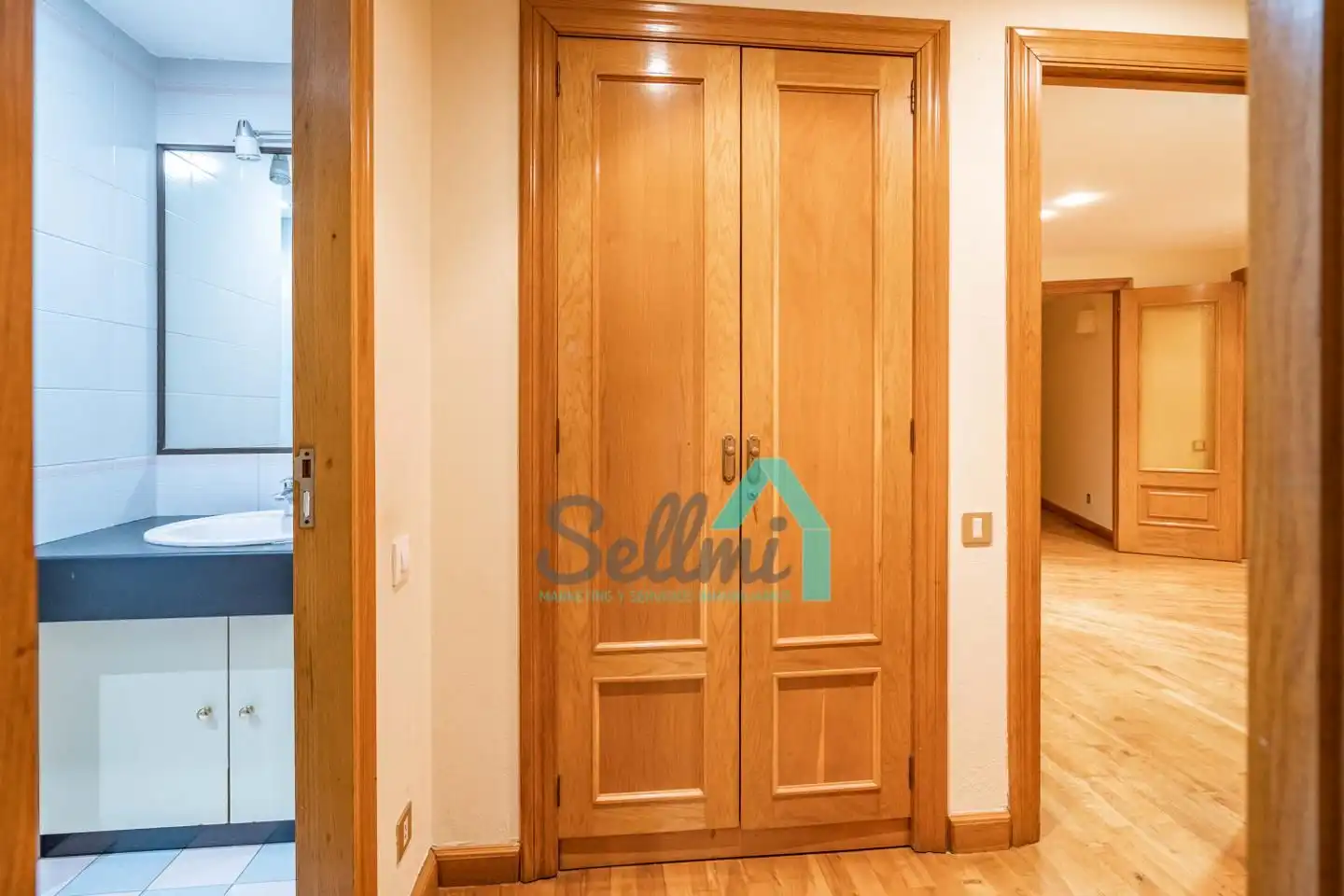Piso en venta en Oviedo  con Calefacción, Parquet y Terraza