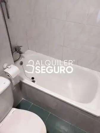 Baño de Piso de alquiler en Valladolid con Calefacción
