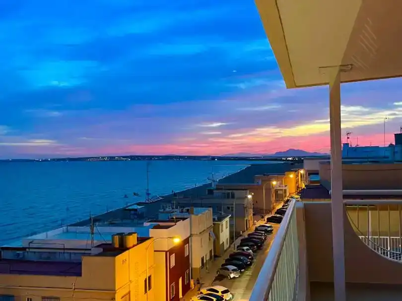 Außenansicht von Wohnungen zur Miete in Santa Pola mit Balkon