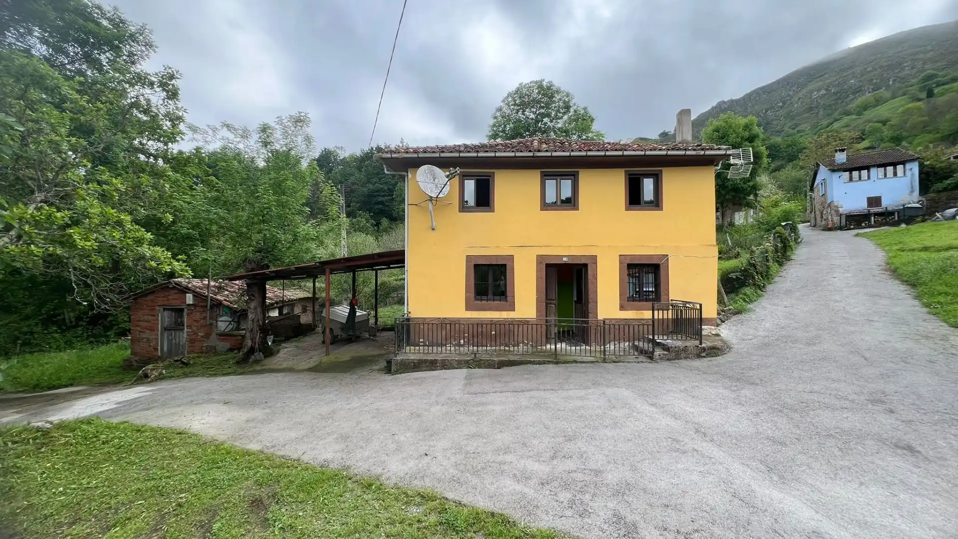 Vista exterior de Casa o chalet en venta en Parres con Jardín privado