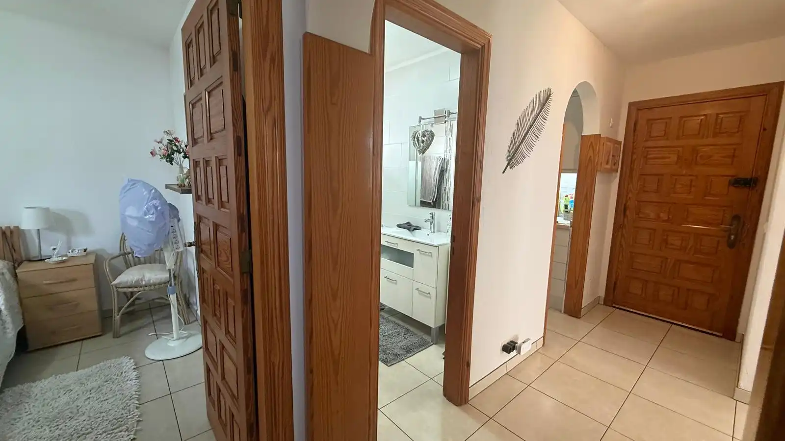 Erdgeschoss zum Verkauf in Arona mit Privatgarten, Terrasse und Abstellraum