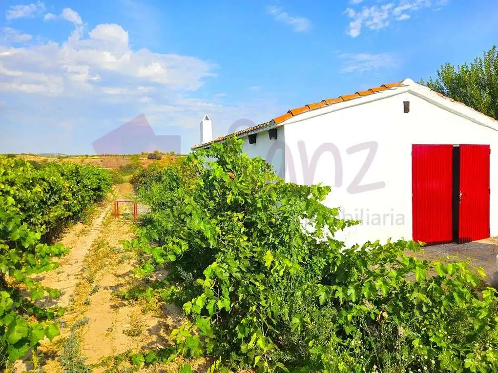 Houses for sale in  Logroño  with Private garden and Storage room