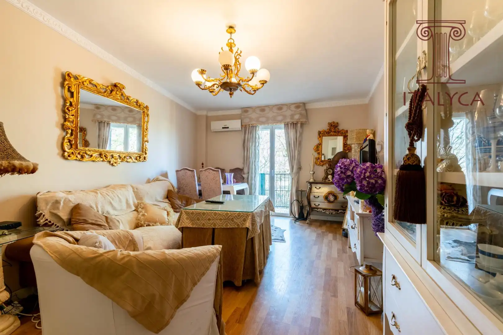 Living room of Flat for sale in Sevilla  with Air Conditioner, Heating and Terrace