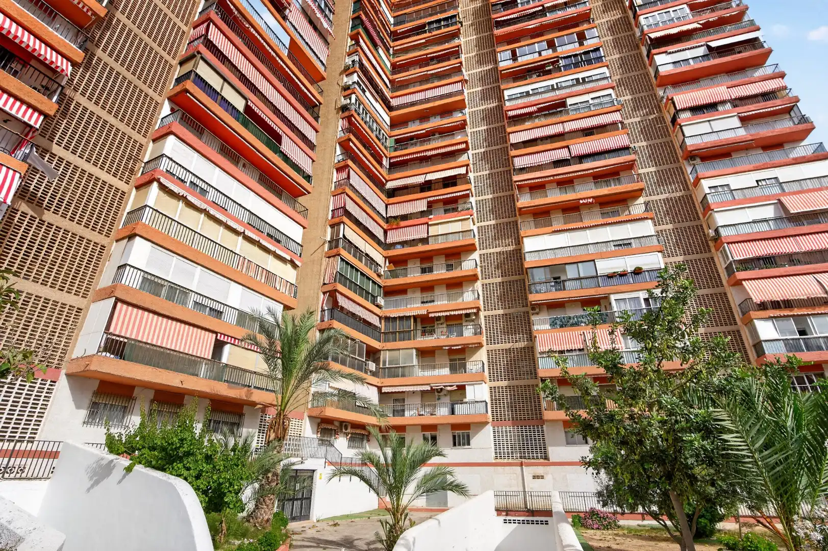 Vista exterior de Piso en venta en Alicante / Alacant con Terraza y Piscina