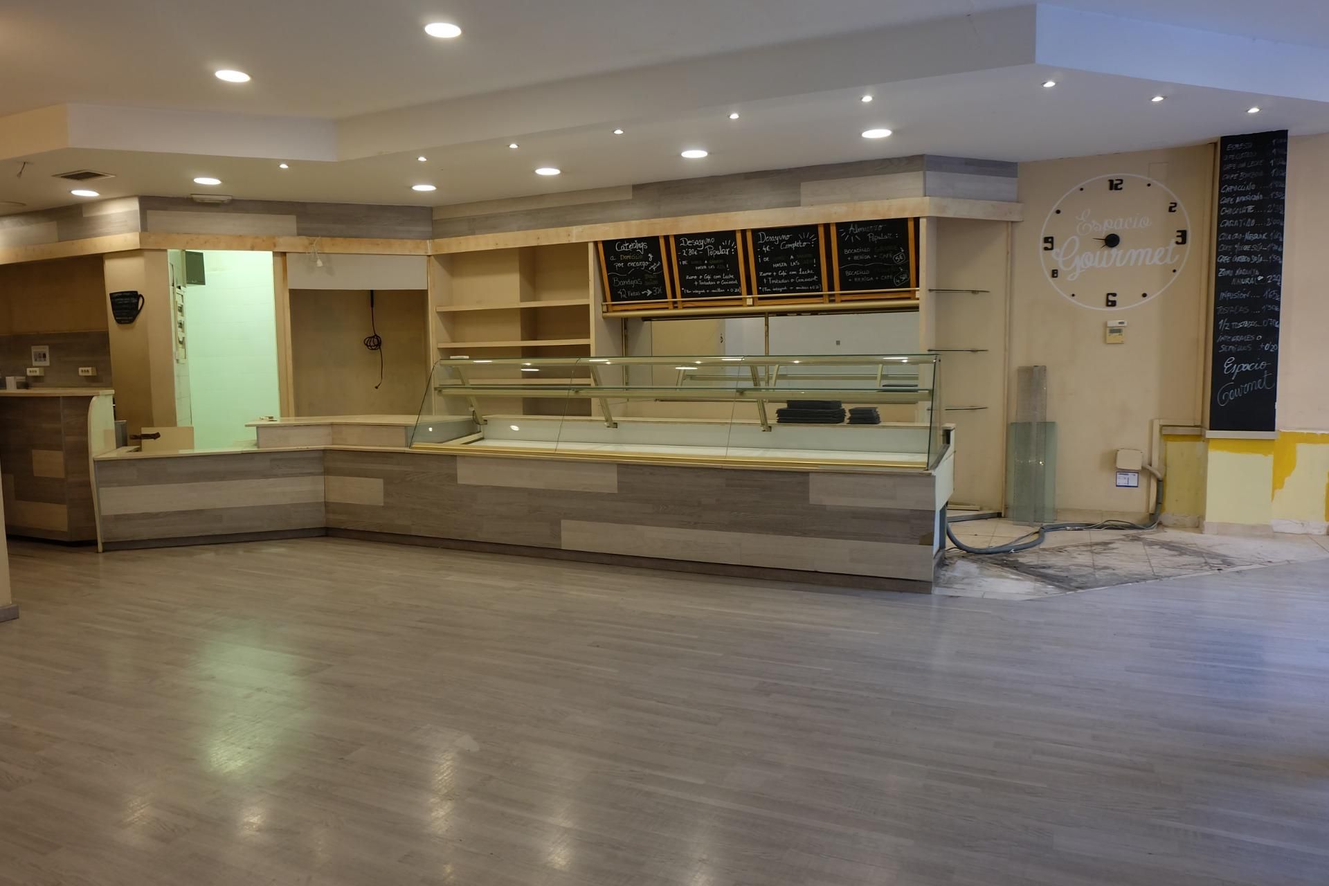 Premises for sale in  Valencia Capital  with Air Conditioner
