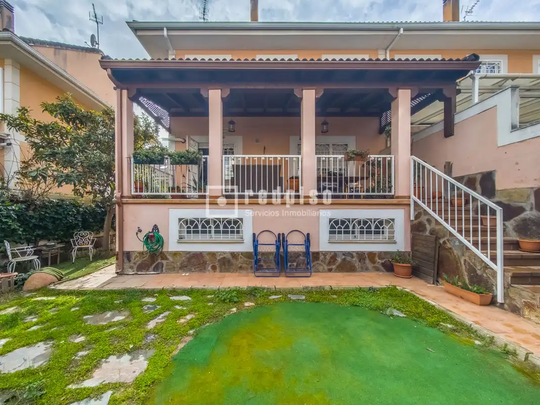 Vista exterior de Casa o chalet en venta en Alcorcón con Calefacción, Terraza y Trastero