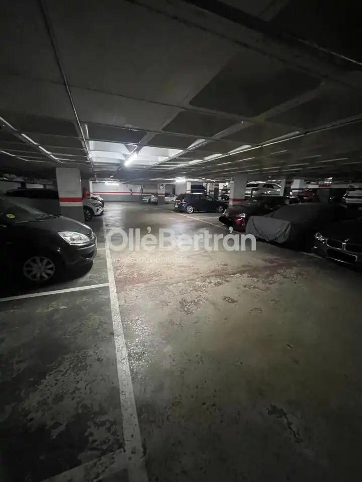 Parkplatz von Garage zur Miete in Badalona